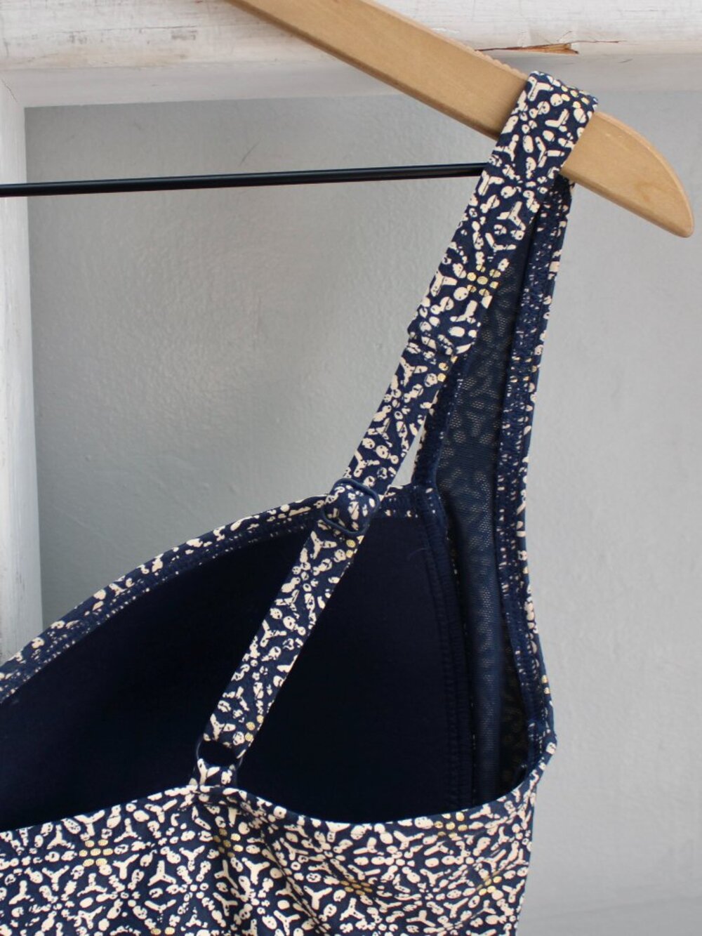 NIP TUCK Nautical Foil Joanne One Piece Swimsuit Navy Blue Tan Gold Boho Size 12 - Picture 3 of 8